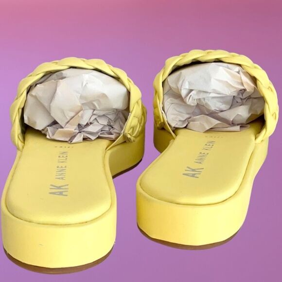 ANNE KLEIN NEW IN BOX AKTOMISINA SANDAL SLIDE SHOE 8M YELLOW - Picture 3 of 9